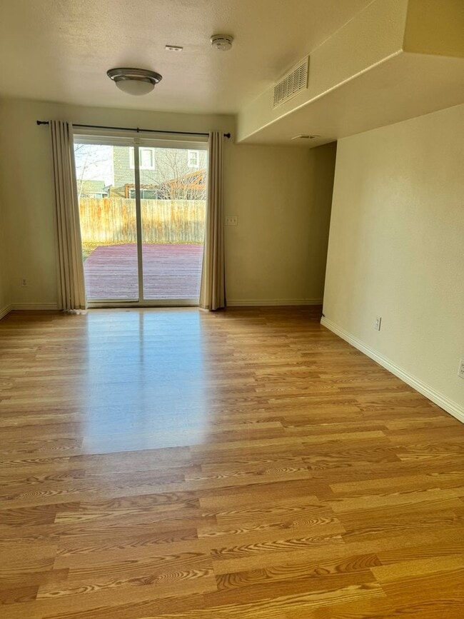 Building Photo - 1613 Summerset Dr