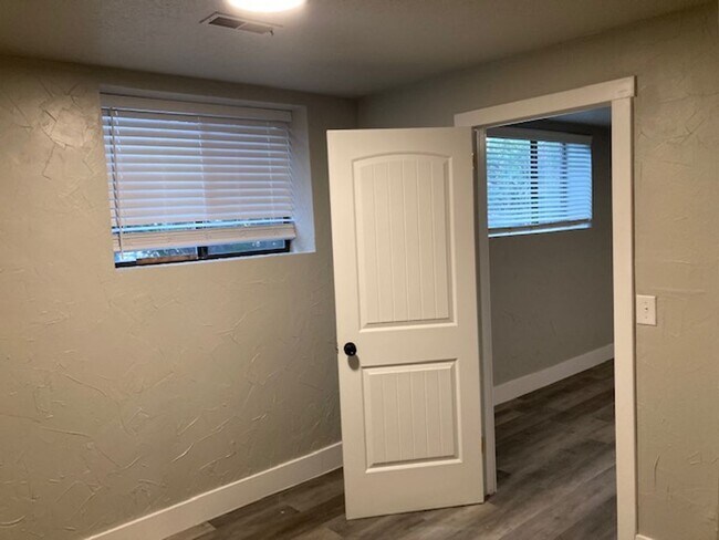 Building Photo - 1501 E Shenandoah Ct