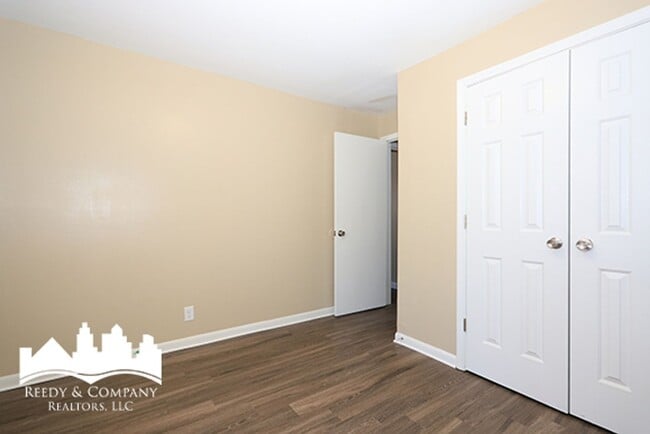 Building Photo - Welcome to 4396 Millbranch!