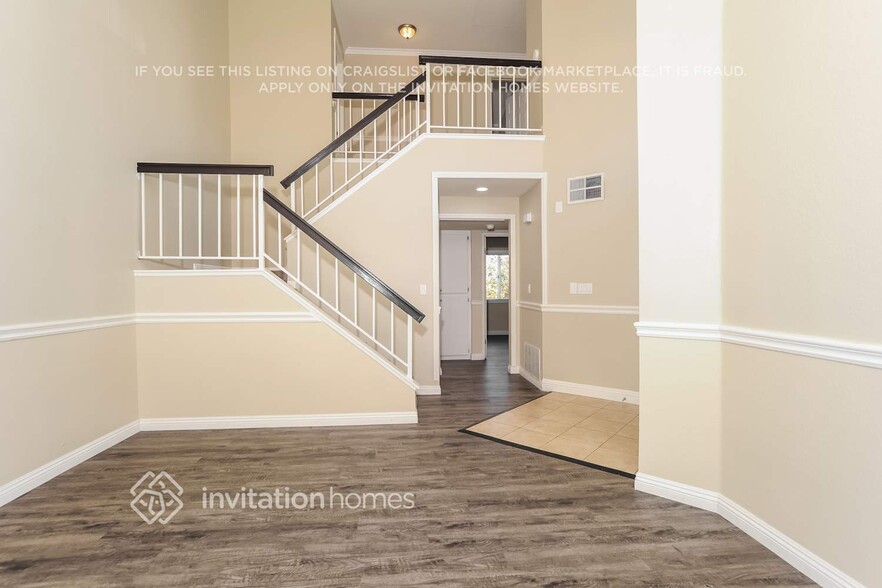 Building Photo - 3120 Crowne Dr