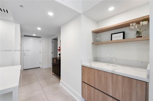 Building Photo - 1717 N Bayshore Dr