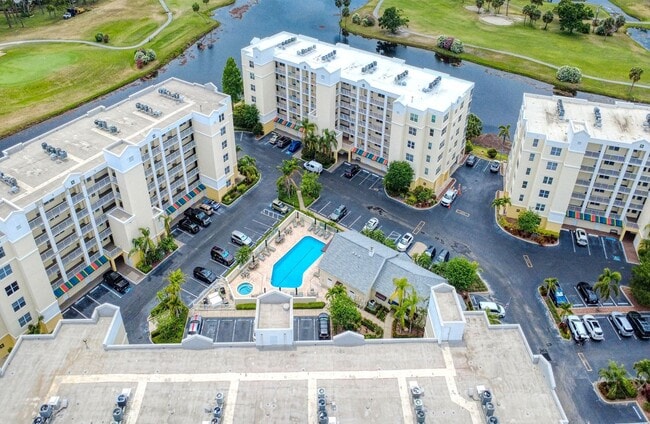 Building Photo - Updated 3 bedroom unit overlooking the Eas...