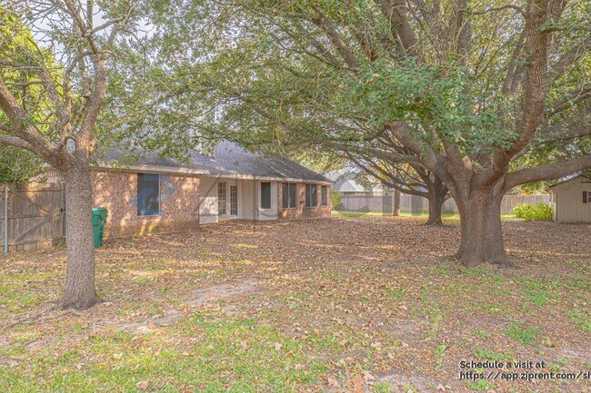 Building Photo - 609 S Ruidoso Downs Dr