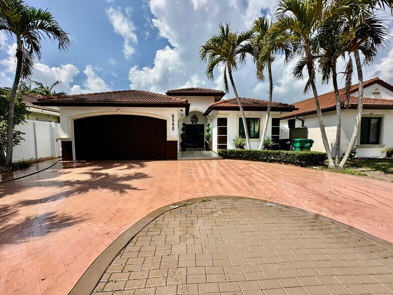 Building Photo - 6500 SW 160th Ct