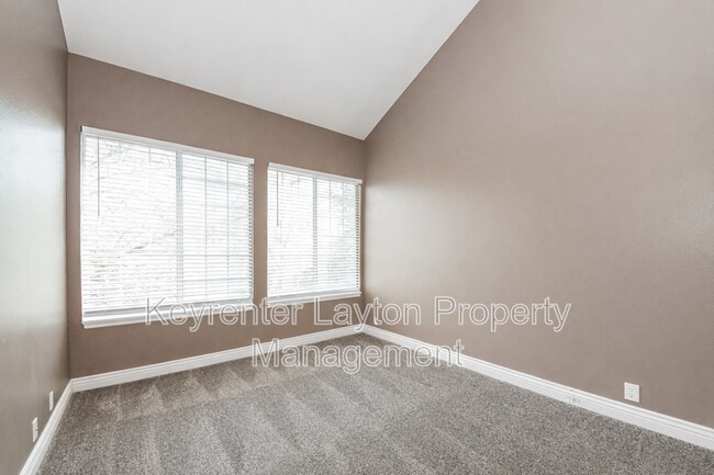 Building Photo - 650 S Main St