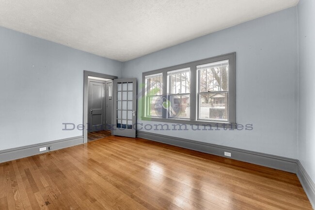 Building Photo - WEST SIDE! 2 Bedroom Single Family Home! JUST LISTED!