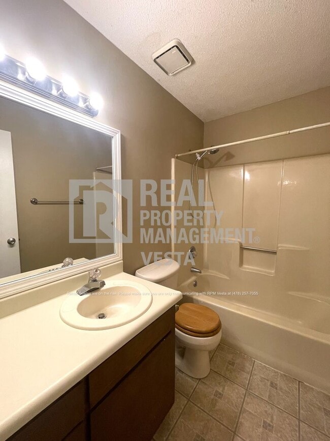 Building Photo - 932 S Confederate Dr