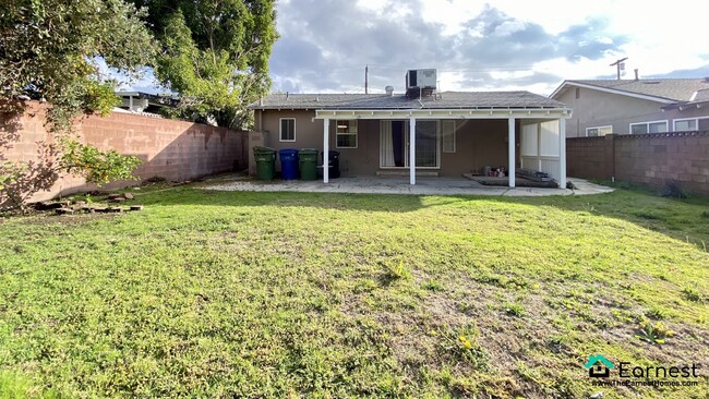 Building Photo - Bright 3-Bedroom + 2-Bathroom Home in Vall...