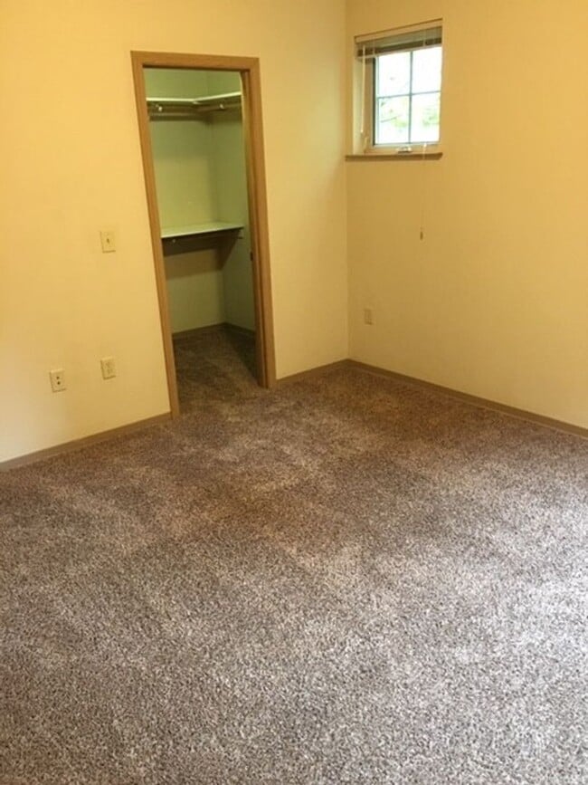Building Photo - Large Campus area 4 Bed House includes W, S, G, storage unit & much more!
