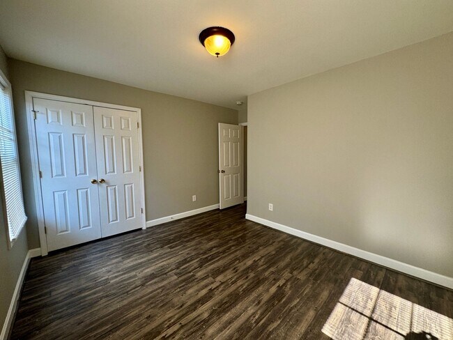 Building Photo - 124 Crestwood Dr