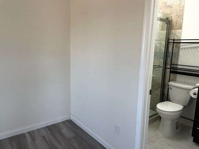 Building Photo - Newer Carriage Unit