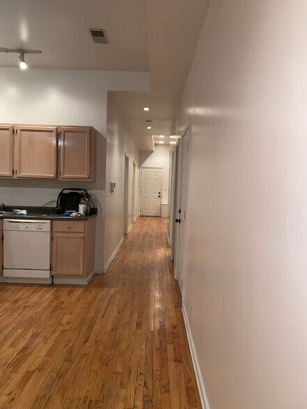 Building Photo - 1102 N Ashland Ave