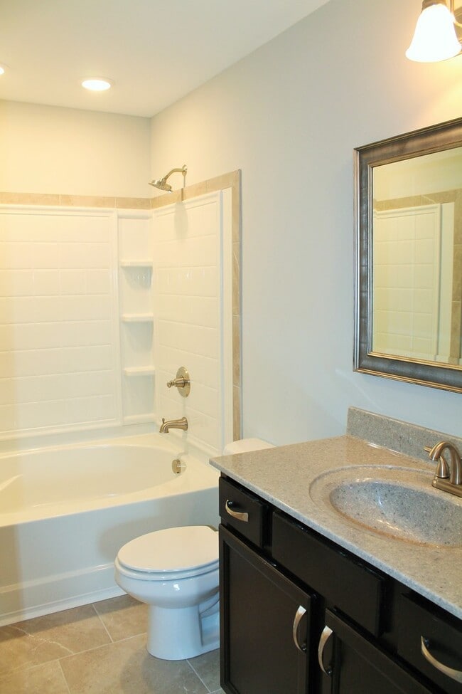 Building Photo - 264 Azalea Dr