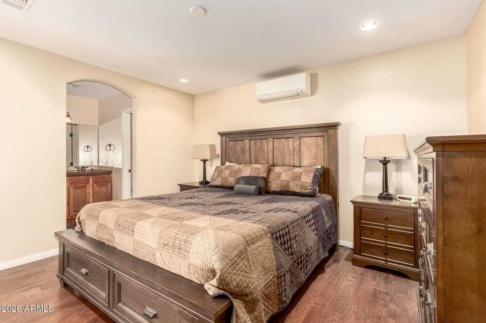 Building Photo - 722 E McLellan Blvd