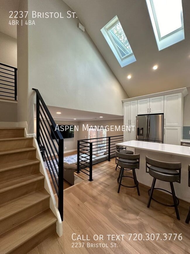 Building Photo - 2237 Bristol St