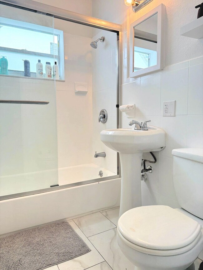 Building Photo - 261 NW 34th St