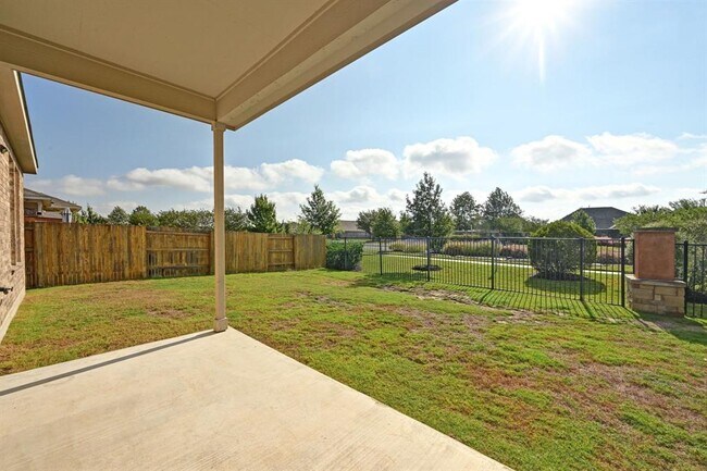 Building Photo - 524 Martha Dr