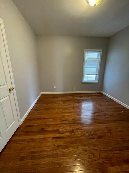 Building Photo - 137 Tecumseh St