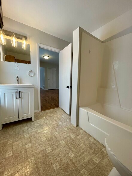 Building Photo - 26 N Boardman St