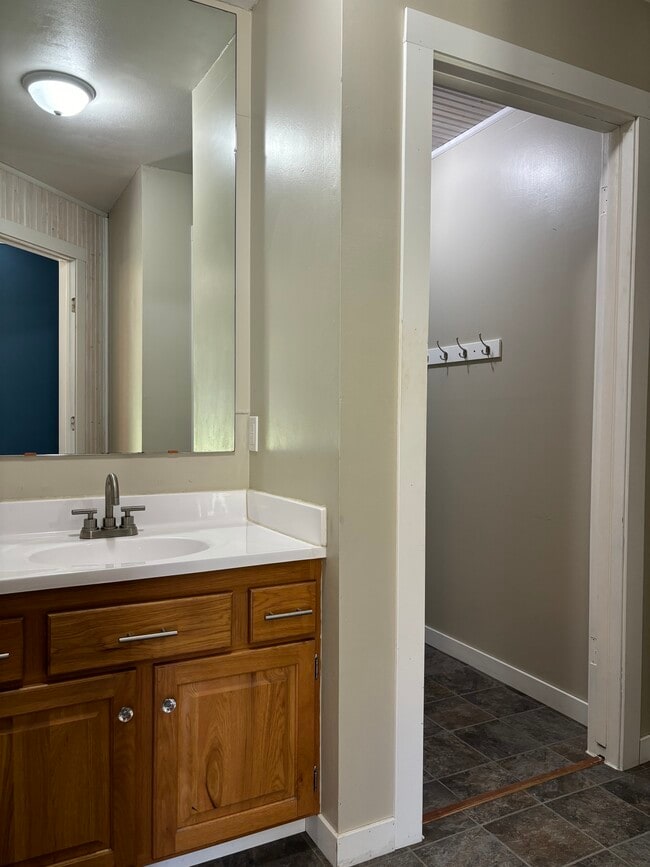 Building Photo - 2421 White Oak Trail