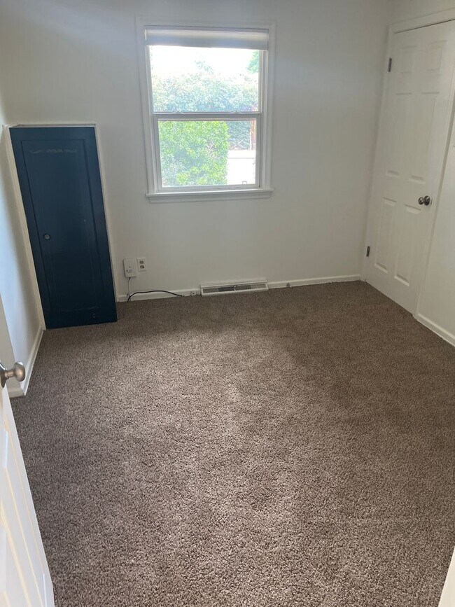 Building Photo - New Finishes in this Home on a Large Lot with Covered Parking and AIR CONDITIONING! MOVE IN READY!