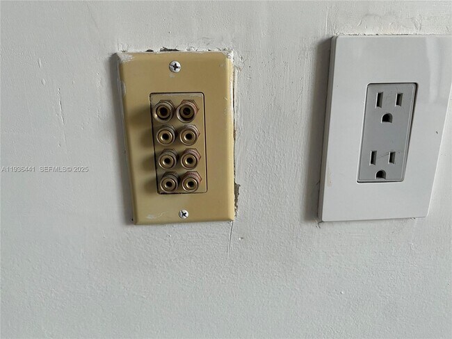 Building Photo - 17051 NE 35th Ave