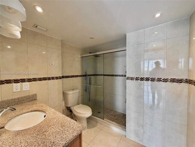 Building Photo - 18081 Biscayne Blvd