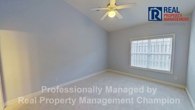 Building Photo - 3 BD/2.5 BA Townhouse w/Open Floorplan, Split Bedrooms and Garage