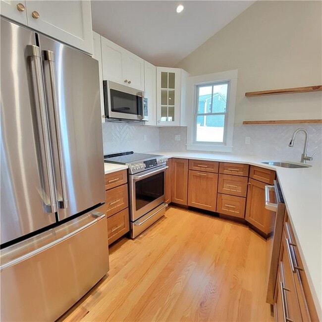 Building Photo - 33 Sakonnet Dr