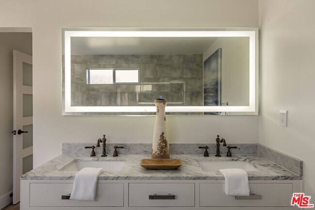 Building Photo - 2370 San Marco Dr