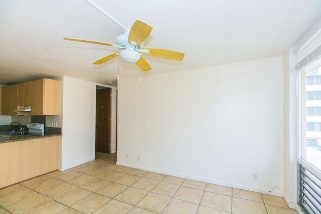 Building Photo - Bishop Manor Unit 22