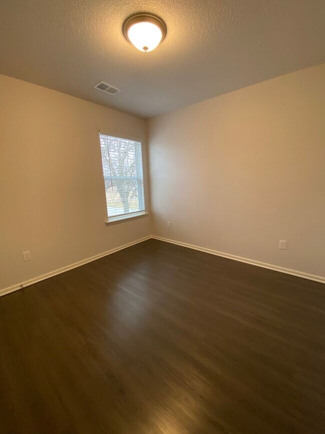 Building Photo - NOW PRELEASING!  Three Bedroom | Two and a Half Bath Home in Spring Hill