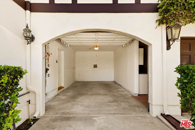 Building Photo - 5237 San Feliciano Dr