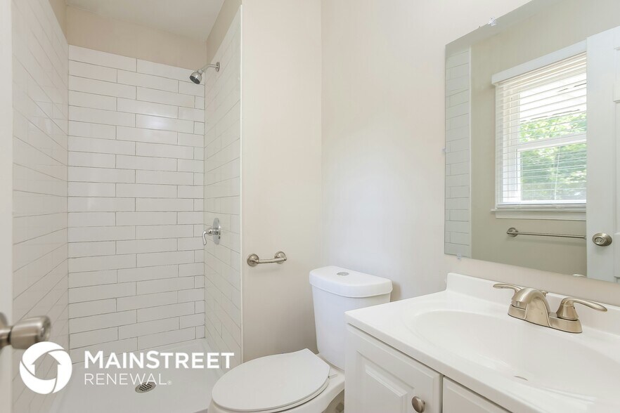 Building Photo - 6208 N Wayne Ave