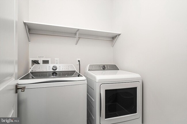 Building Photo - 4403 Thompson Dr