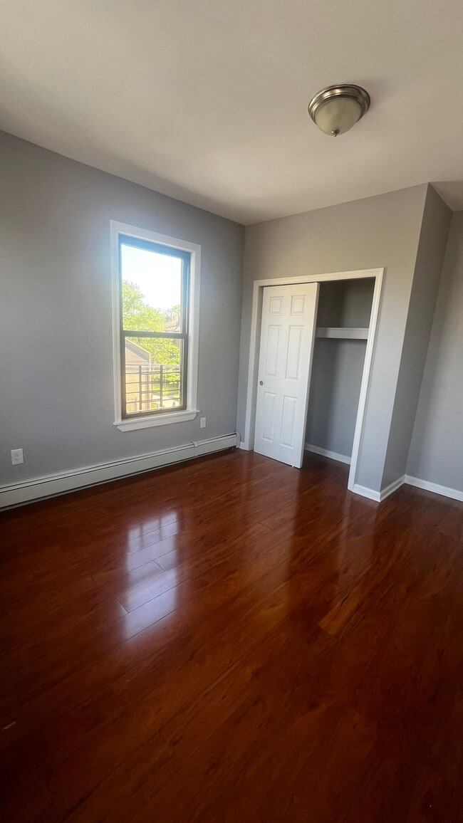 Building Photo - 348 S Orange Ave