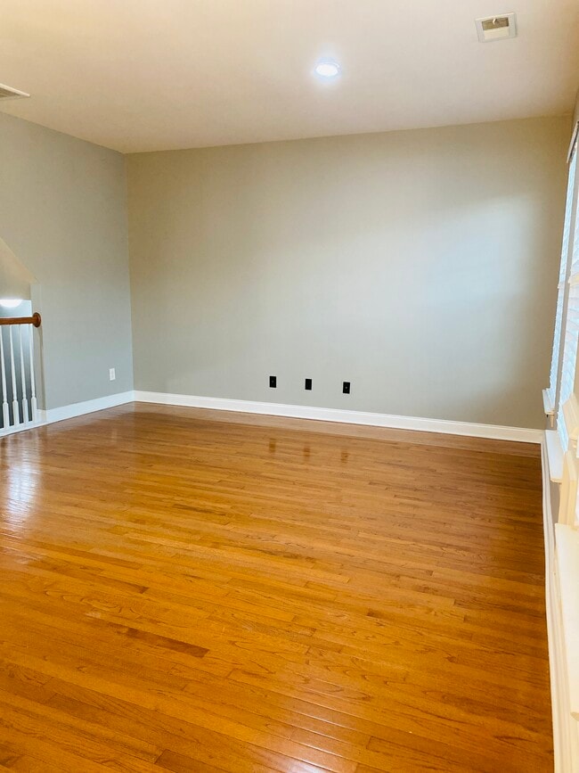 Building Photo - 9035 Parlor Dr