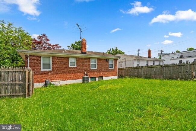 Building Photo - 10112 Sutherland Rd