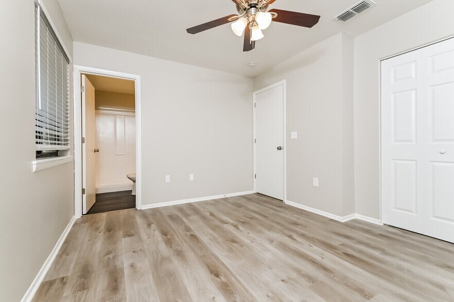 Building Photo - 2912 Crane Ave