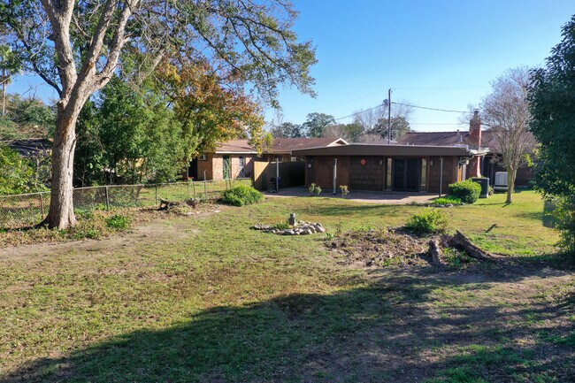 Building Photo - 3717 Bixler St