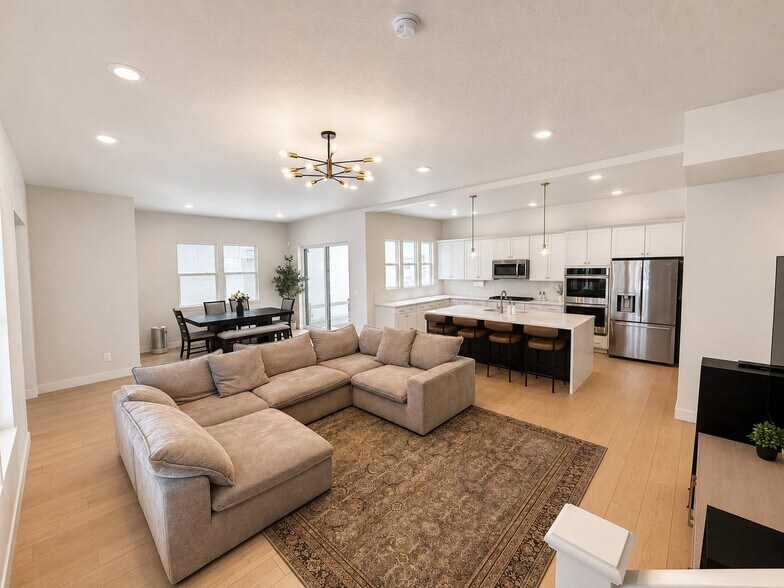 Building Photo - 3069 N Stardew St