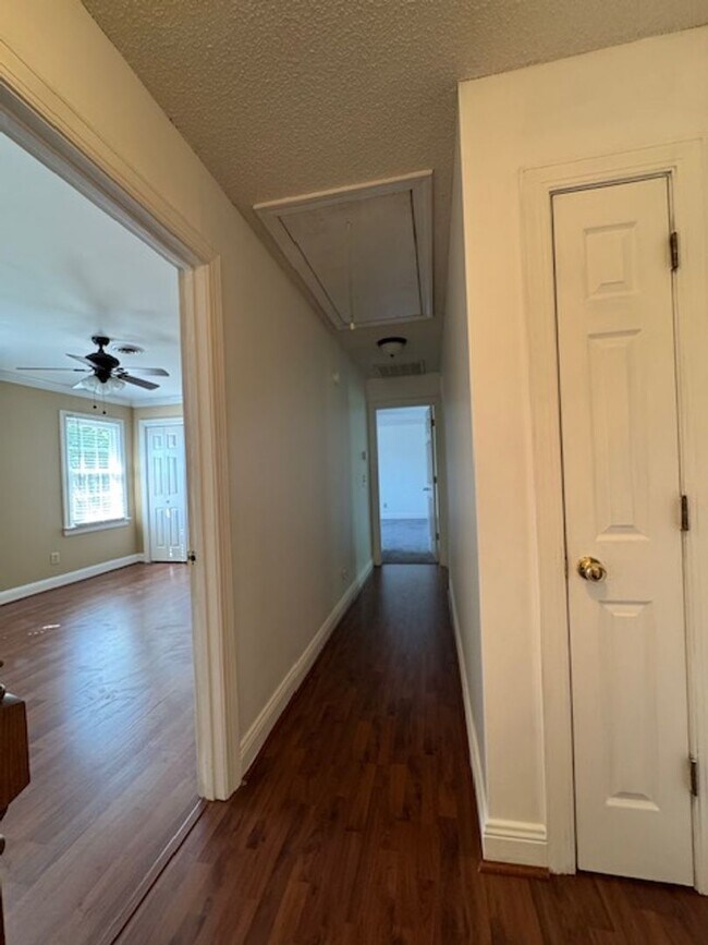 Building Photo - 103 Jessica Pl