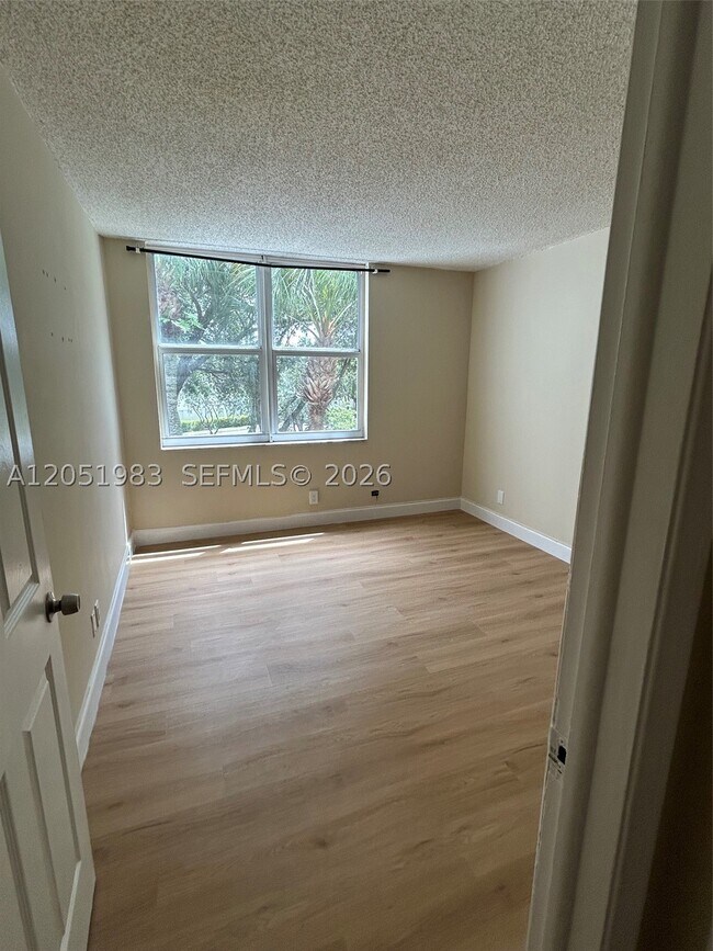 Building Photo - 9461 Evergreen Pl