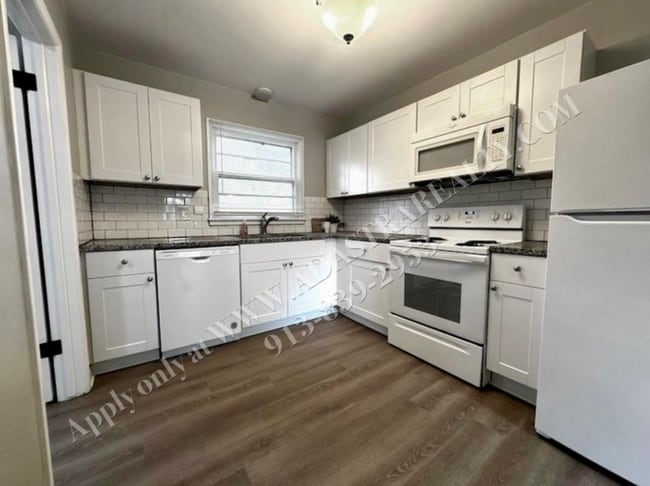 Building Photo - Updated 3 Bed 1 Bath Home In Independence-...