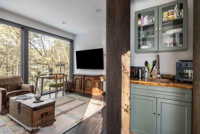 Building Photo - 70 Raybrook Dr