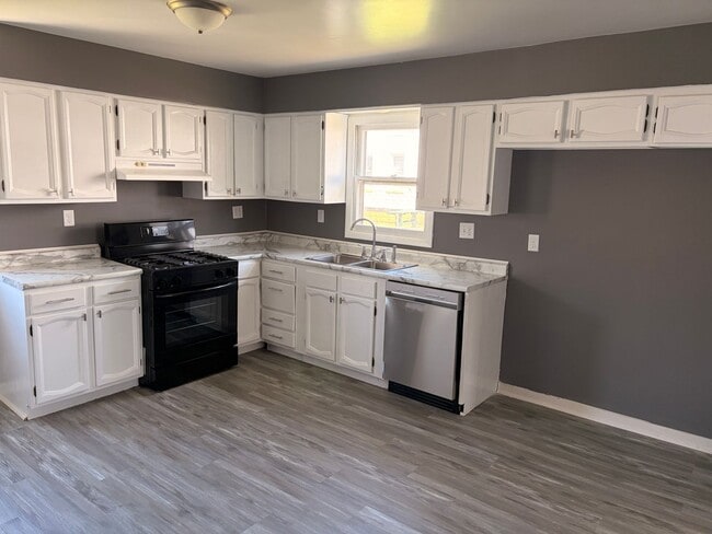 Building Photo - Spacious 2 Bedroom Iowa Home Available Now