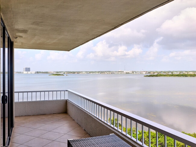 Building Photo - 5550 N Ocean Dr
