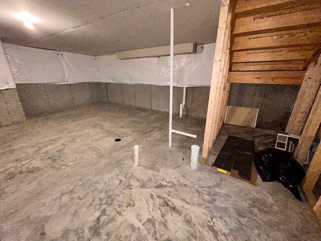 Building Photo - Home For Lease