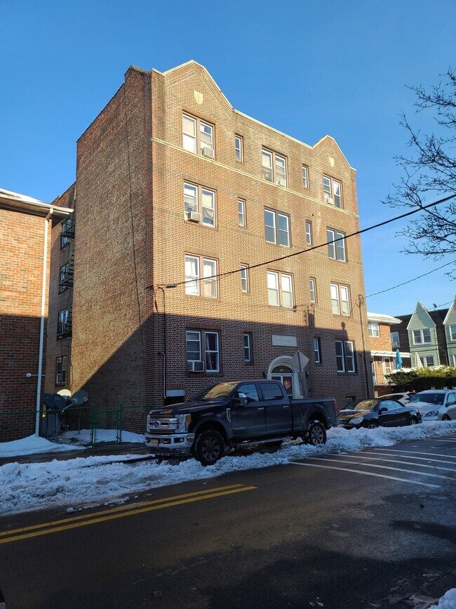 Building Photo - 289 Day Ave