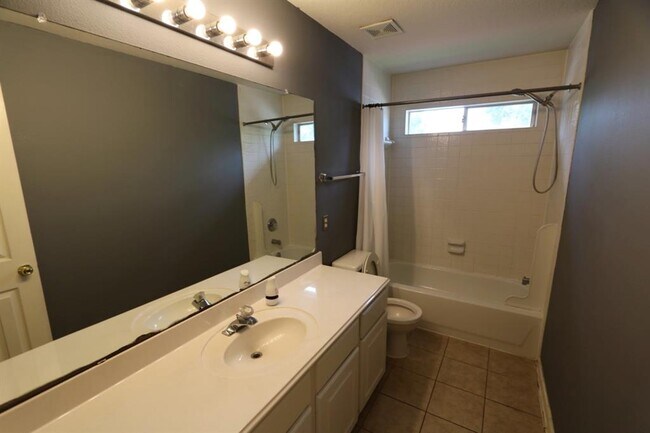 Building Photo - 727 Darone Ct